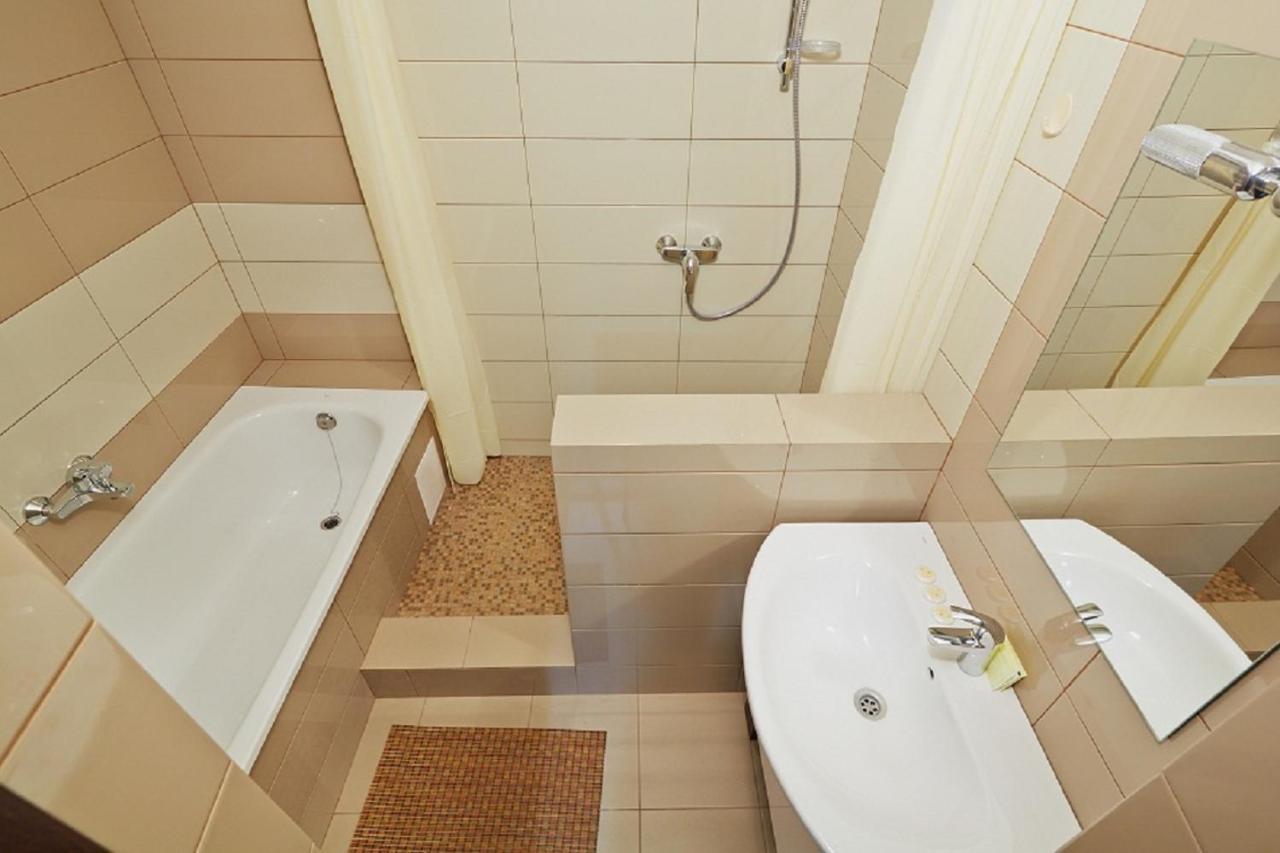 Apartment on Lychakivska Lwów Zewnętrze zdjęcie